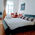 Pretty, Comfortable Apartment