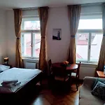 Pretty, Comfortable Apartment