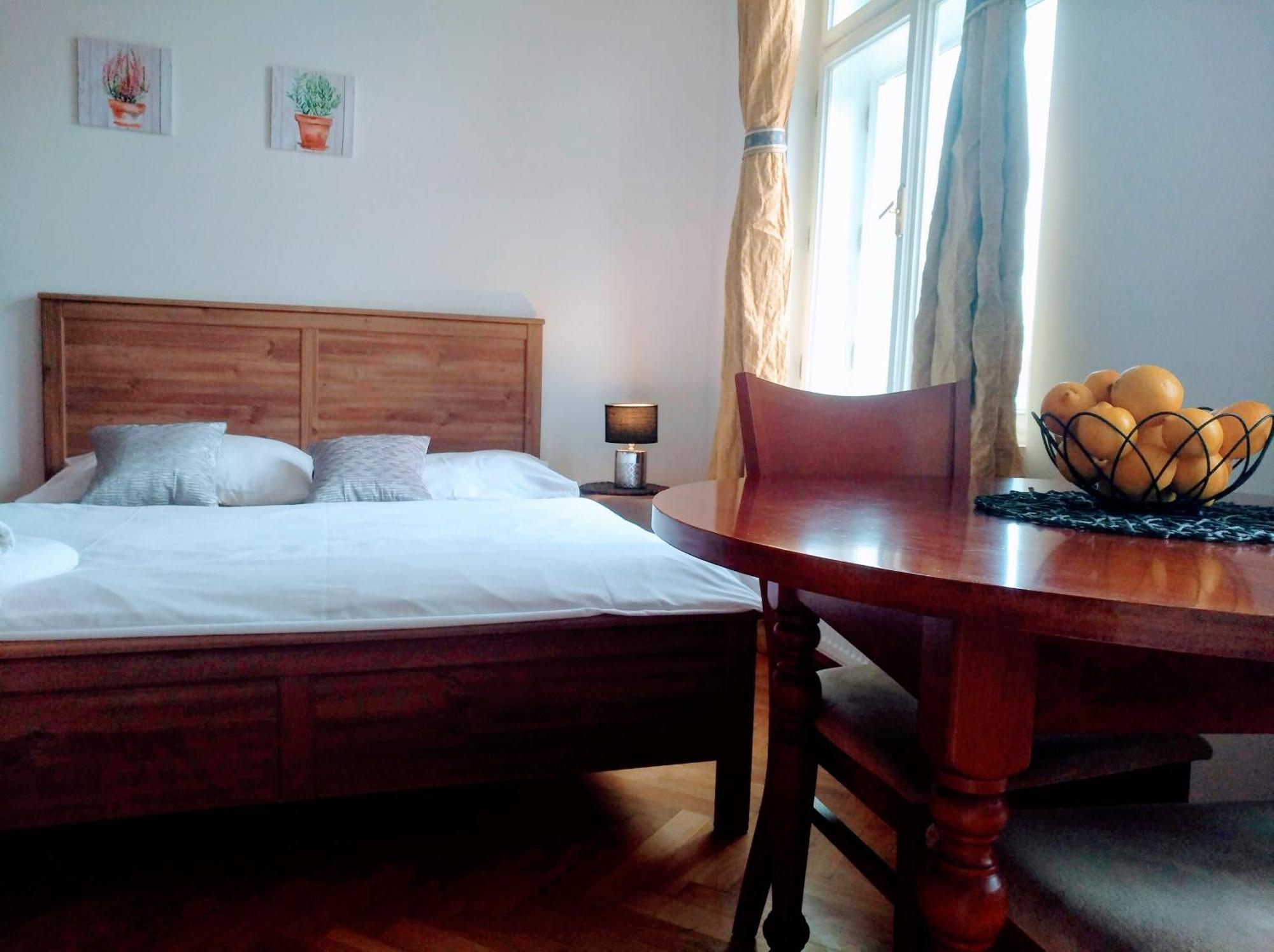 Pretty, Comfortable Apartment *